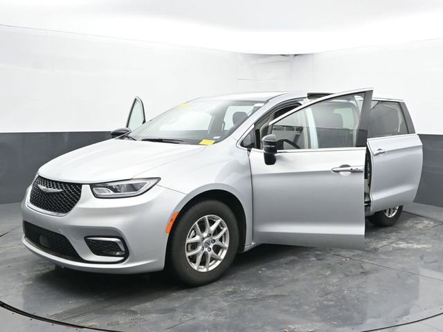 Used 2024 Chrysler Pacifica Touring-L image 54