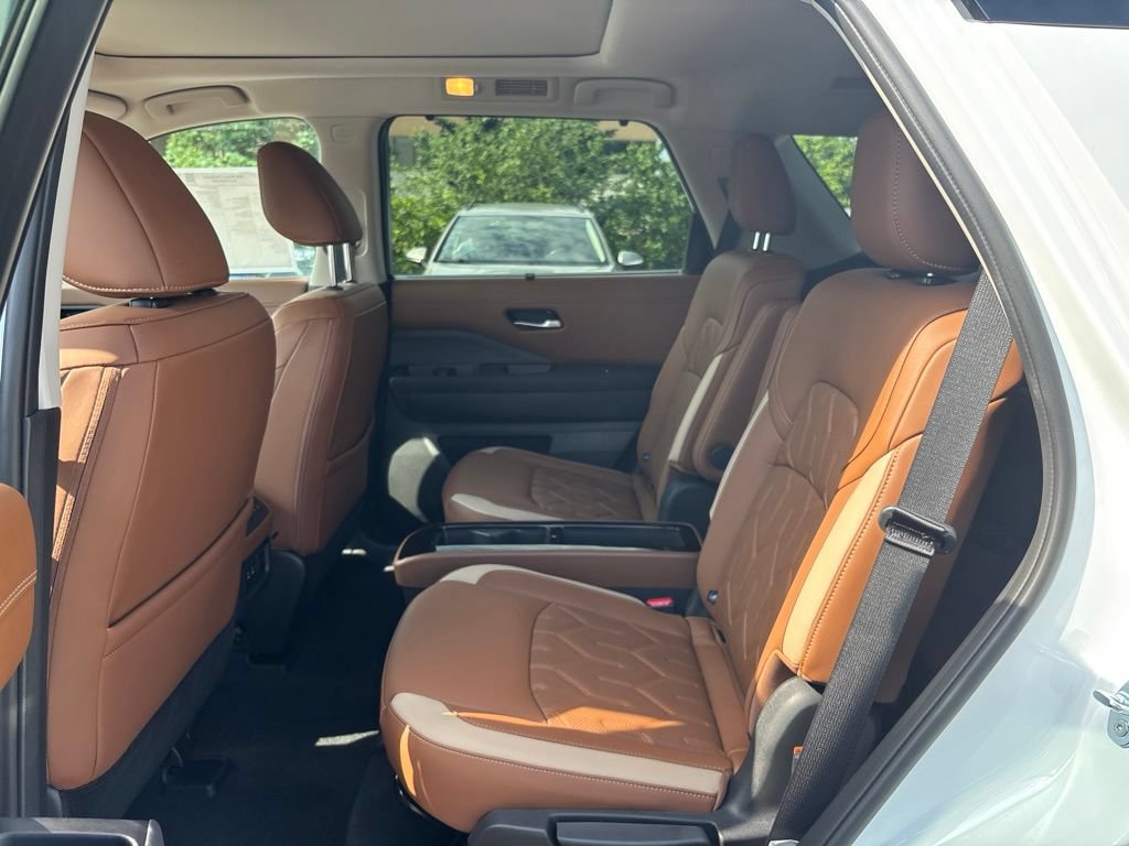 New 2026 Nissan Pathfinder Platinum AWD/4WD image 12