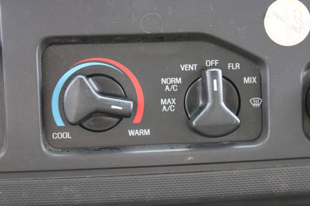 Used 2015 Ford E-350 and Econoline 350 Super Duty image 31