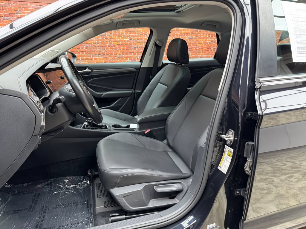 Used 2019 Volkswagen Jetta SEL w/ Cold Weather Package FWD image 23