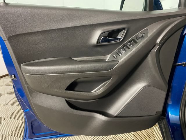 Used 2020 Chevrolet Trax LT AWD/4WD image 11