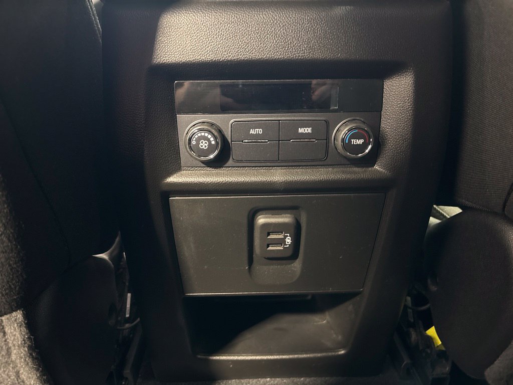 Used 2023 Chevrolet Traverse LT AWD/4WD image 40