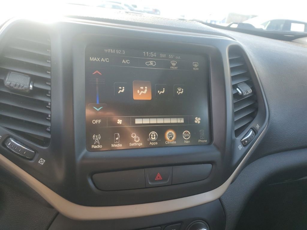 Used 2017 Jeep Cherokee Latitude w/ Comfort & Sound Group image 19