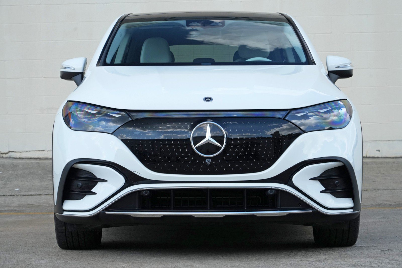 Used 2023 Mercedes-Benz EQE 500 4MATIC SUV w/ Exclusive Trim Package image 7