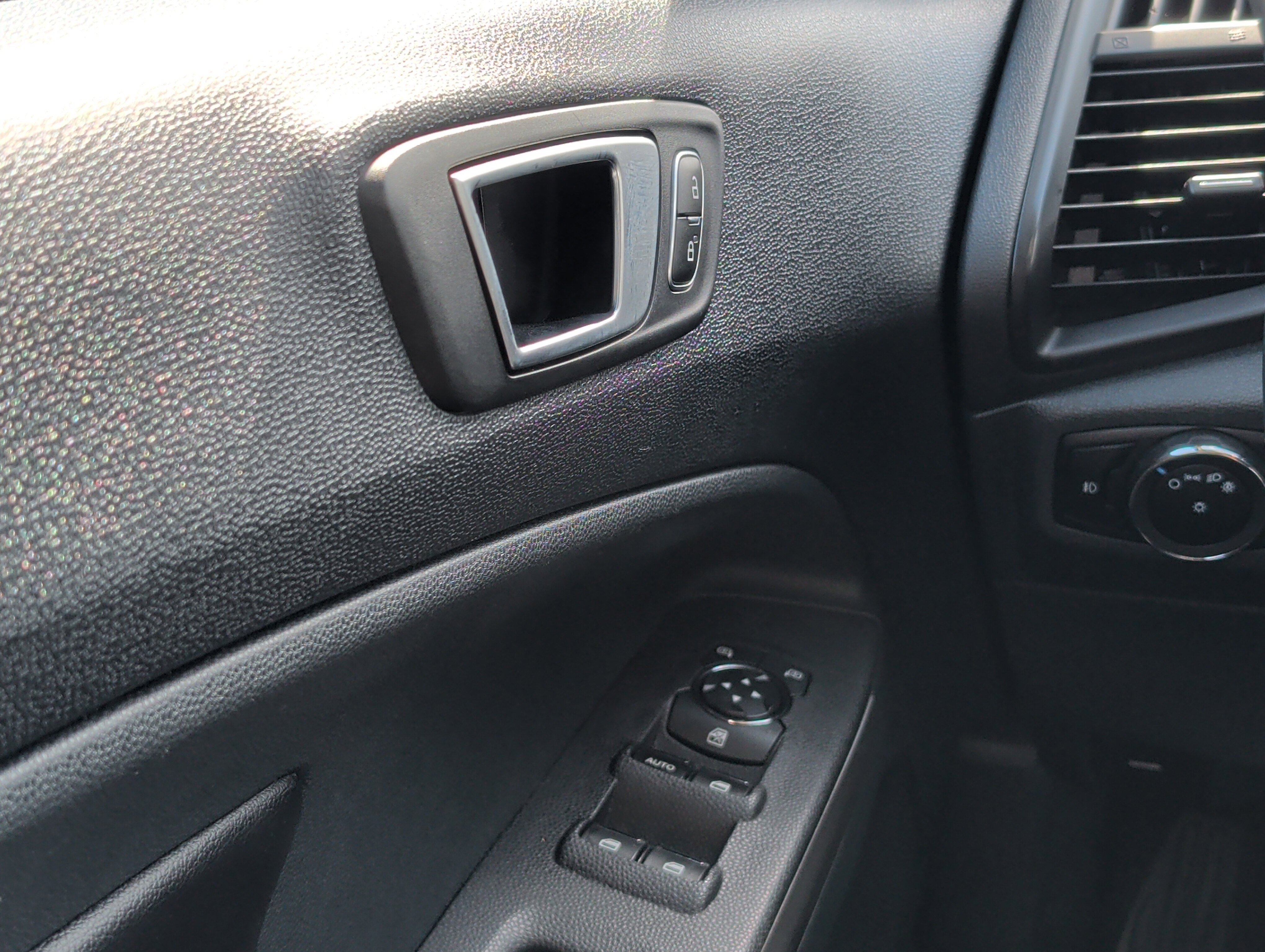 Used 2019 Ford EcoSport Titanium FWD image 25