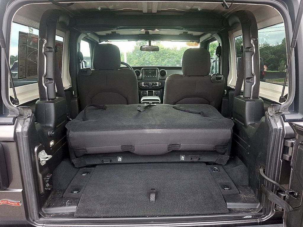 Used 2023 Jeep Wrangler Sport image 35