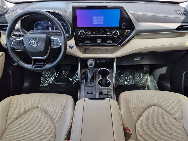 Used 2023 Toyota Highlander Limited FWD image 18