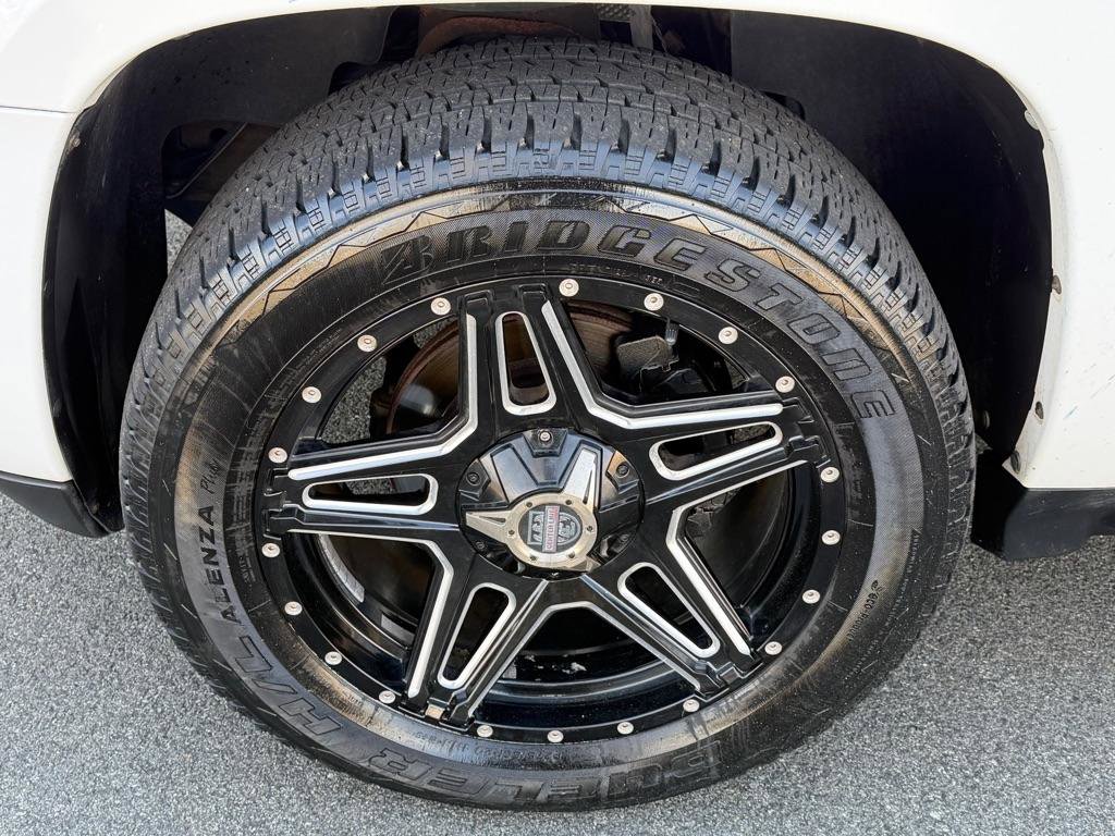 Used 2010 Chevrolet Avalanche LT w/ Suspension Package, Off-Road AWD/4WD image 12