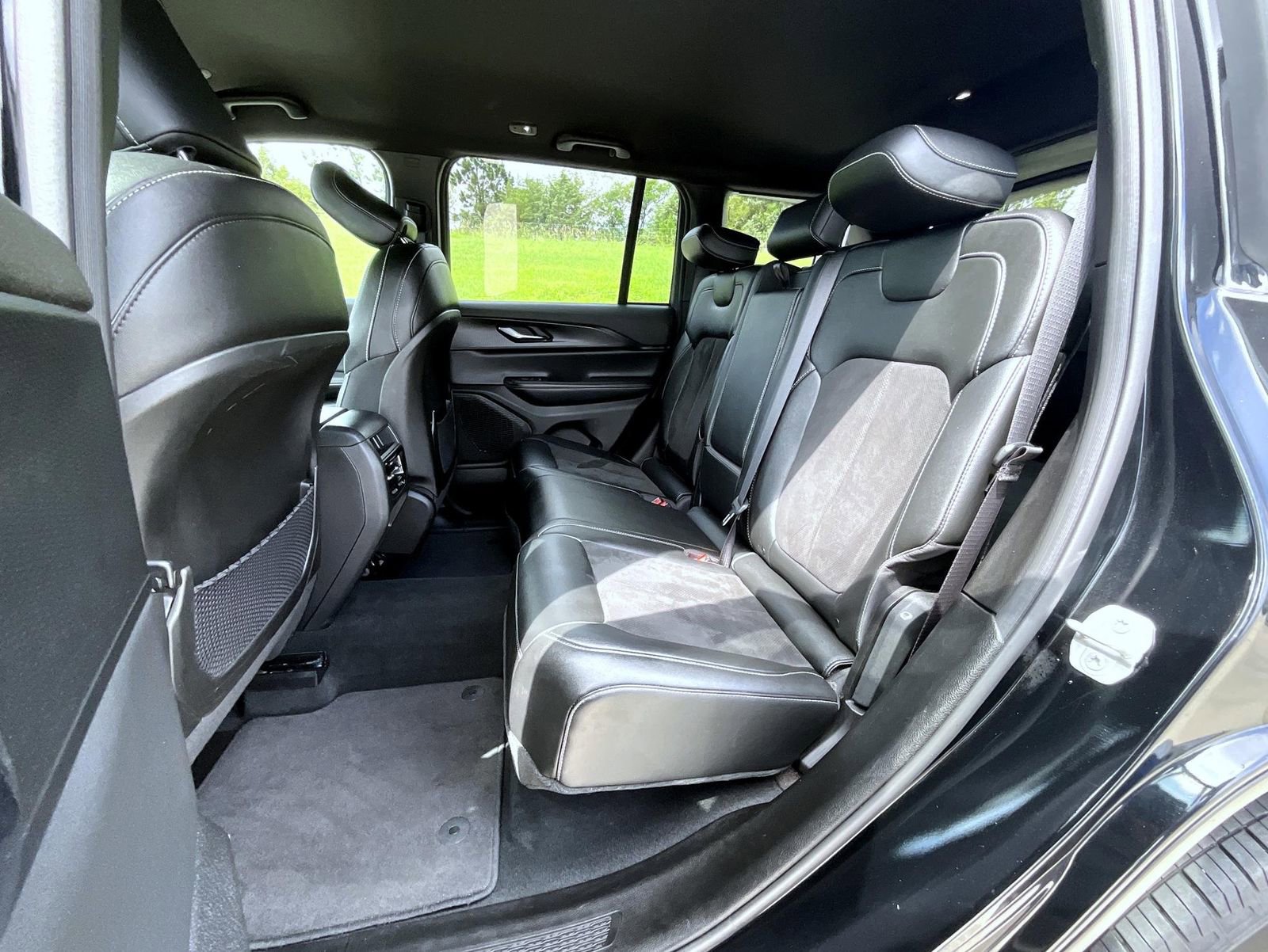 Used 2024 Jeep Grand Cherokee Altitude image 19