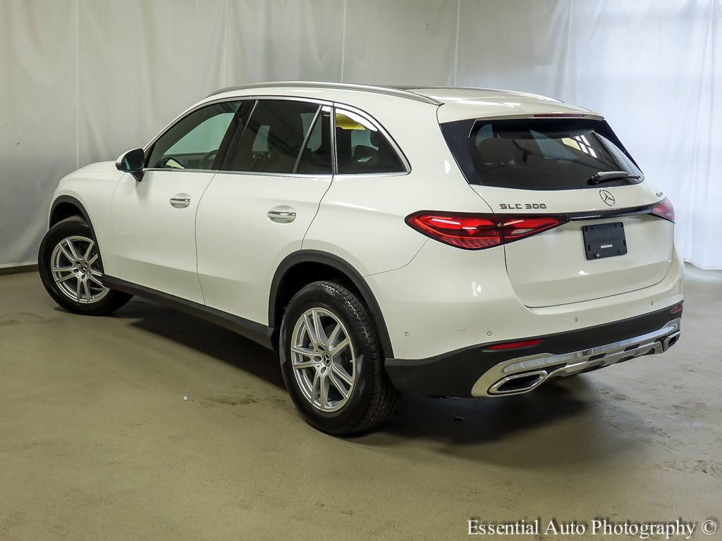 Used 2023 Mercedes-Benz GLC 300 4MATIC w/ Exclusive Trim Package image 8