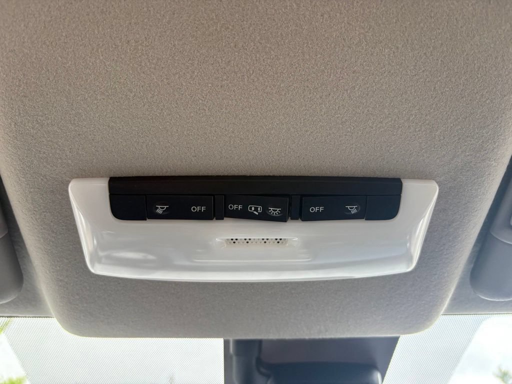 Used 2025 Nissan Versa SV FWD image 19