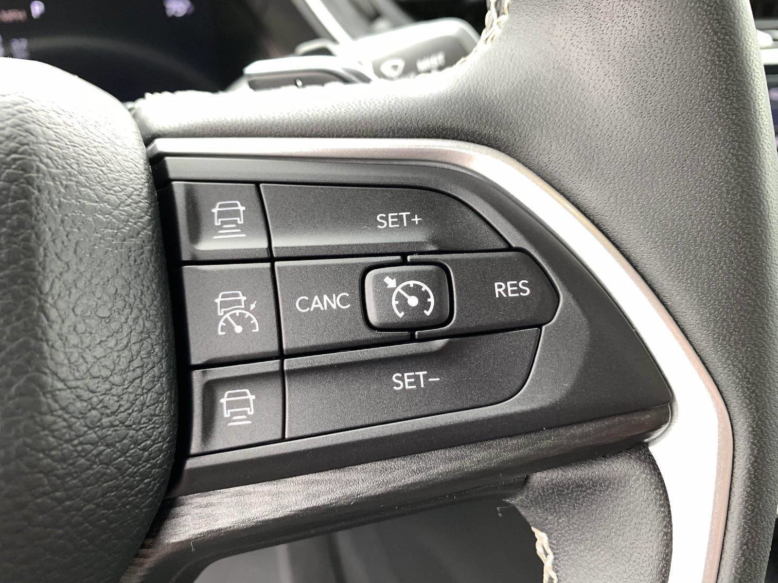 Used 2023 Jeep Grand Cherokee Altitude image 16