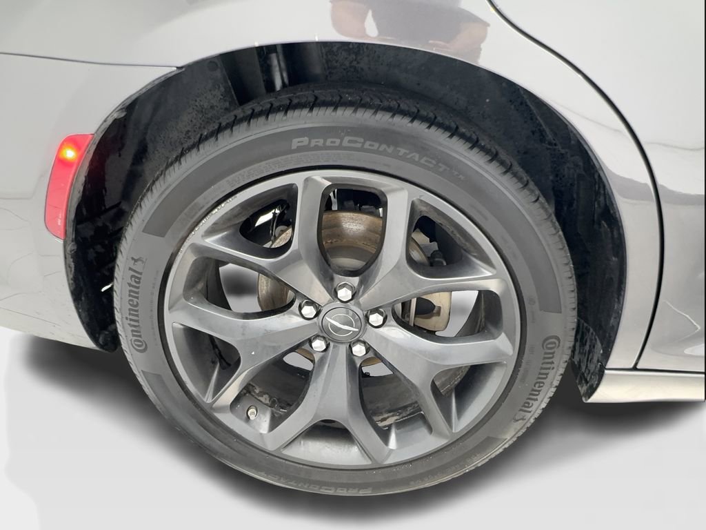 Used 2023 Chrysler 300 Touring w/ Sport Appearance Package RWD image 14