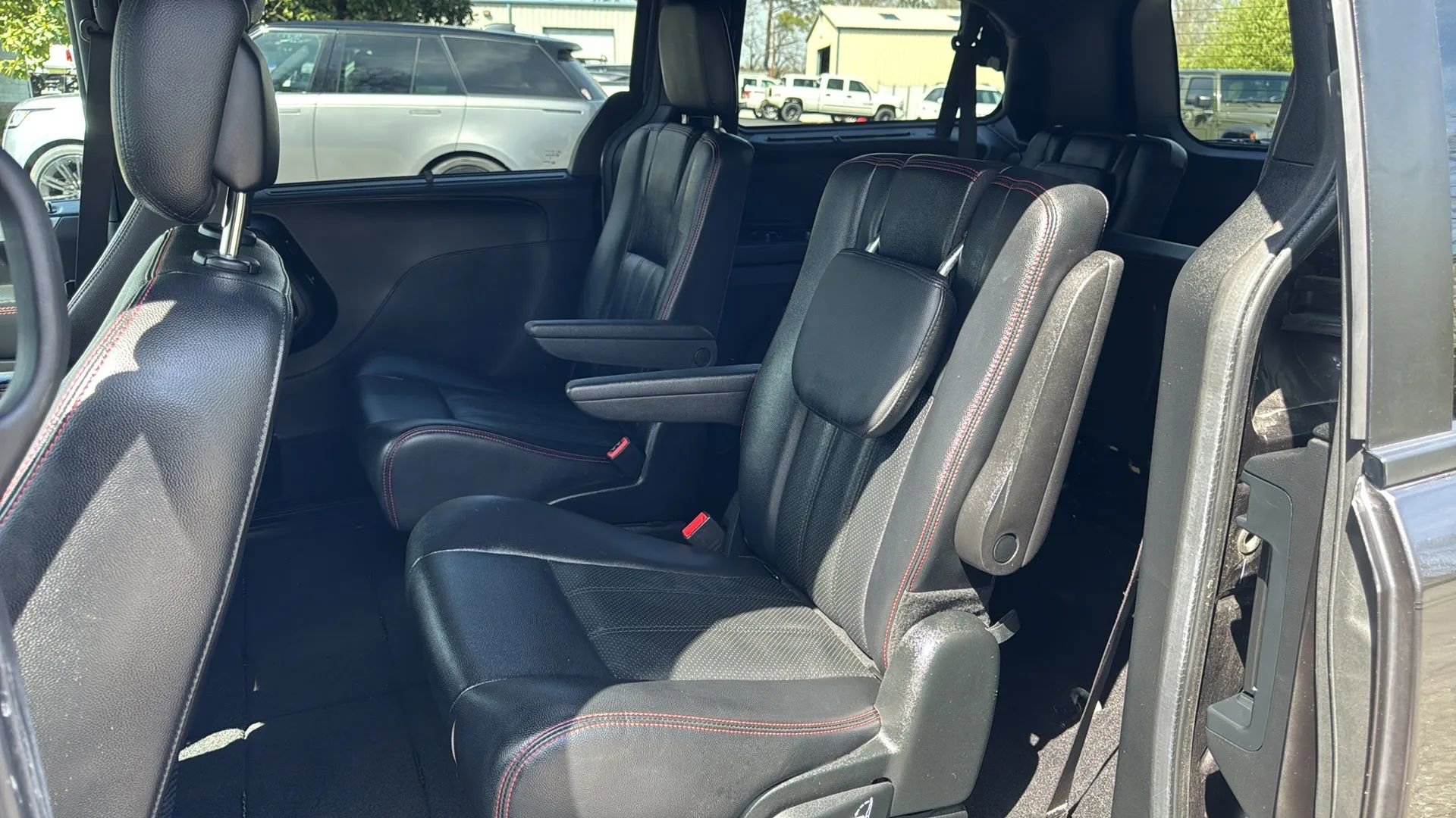 Used 2017 Dodge Grand Caravan GT FWD image 11
