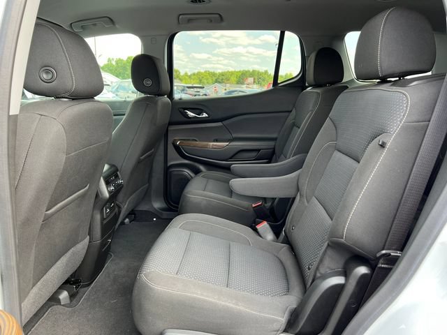 Used 2023 GMC Acadia SLE w/ Driver Convenience Package FWD image 4