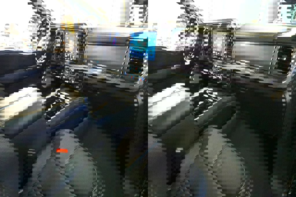 Certified 2025 Ford F350 Platinum w/ Tremor Off-Road Package AWD/4WD image 35