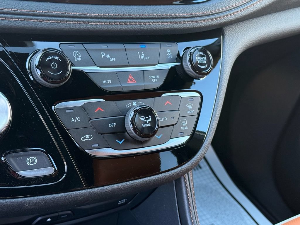 New 2026 Chrysler Pacifica Pinnacle FWD image 16