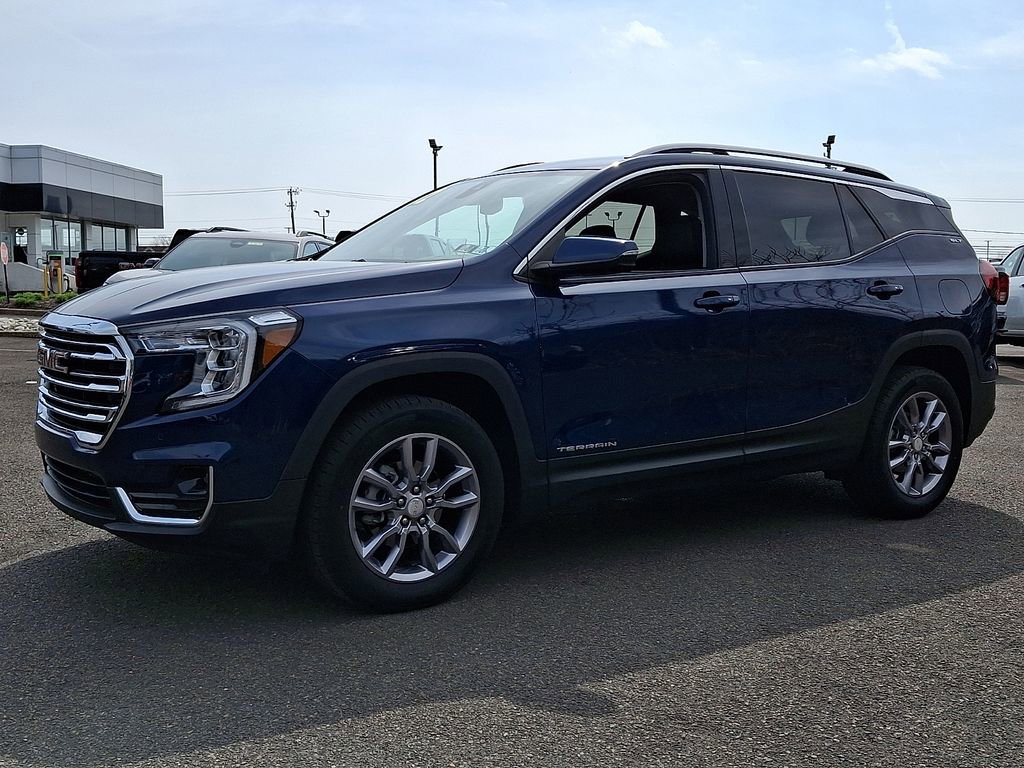 Certified 2022 GMC Terrain SLT w/ Tech Package image 3