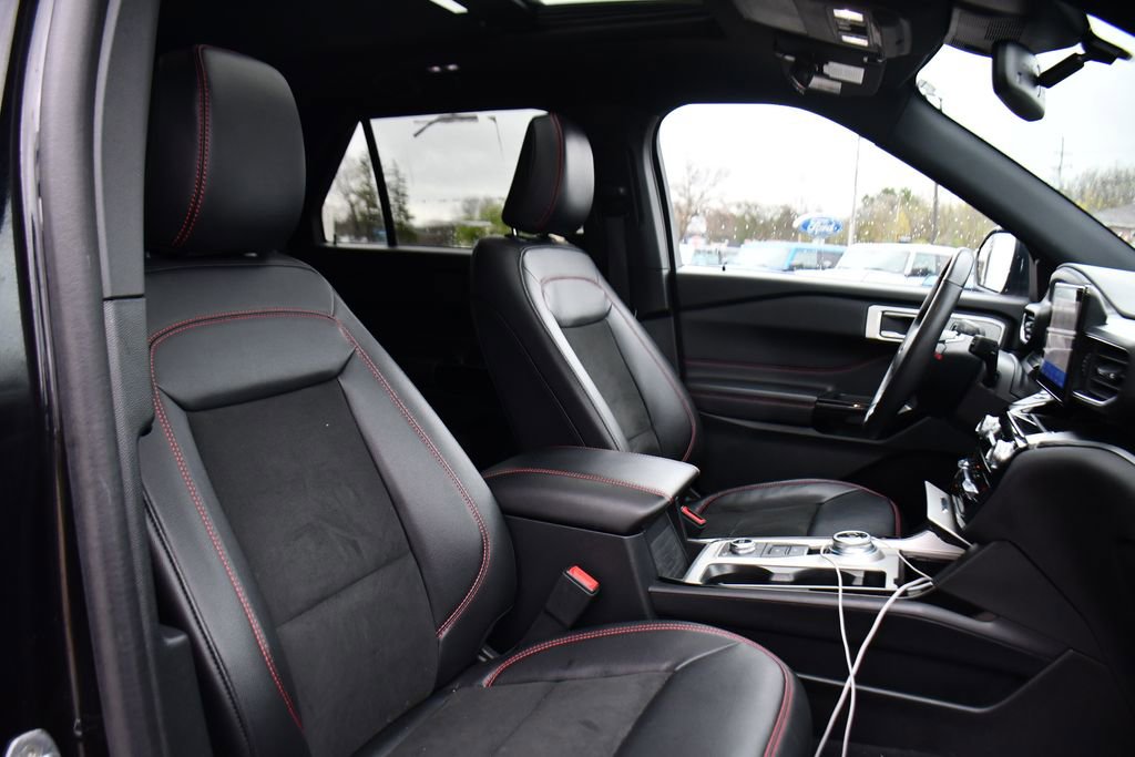 Used 2023 Ford Explorer ST-Line w/ Class IV Trailer Tow Package AWD/4WD image 15