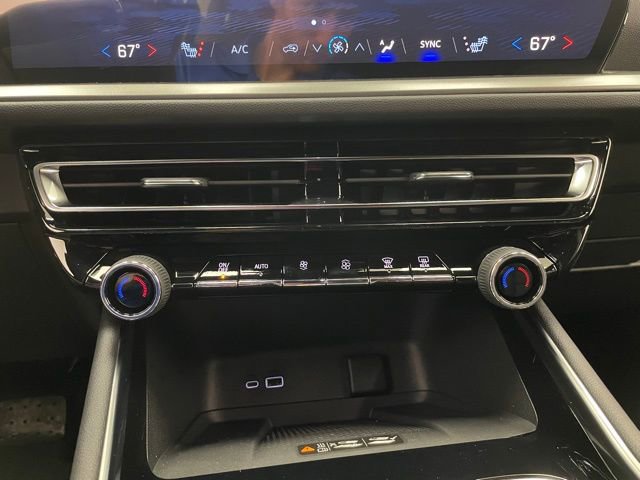 New 2026 Chevrolet Traverse LT w/ Driver Confidence Package AWD/4WD image 6