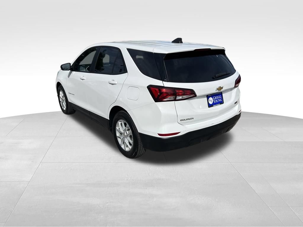 Used 2022 Chevrolet Equinox LS w/ LS Convenience Package FWD image 4