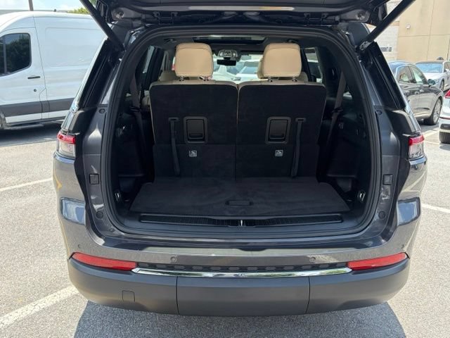 Used 2023 Jeep Grand Cherokee L Limited w/ Luxury Tech Group II AWD/4WD image 7