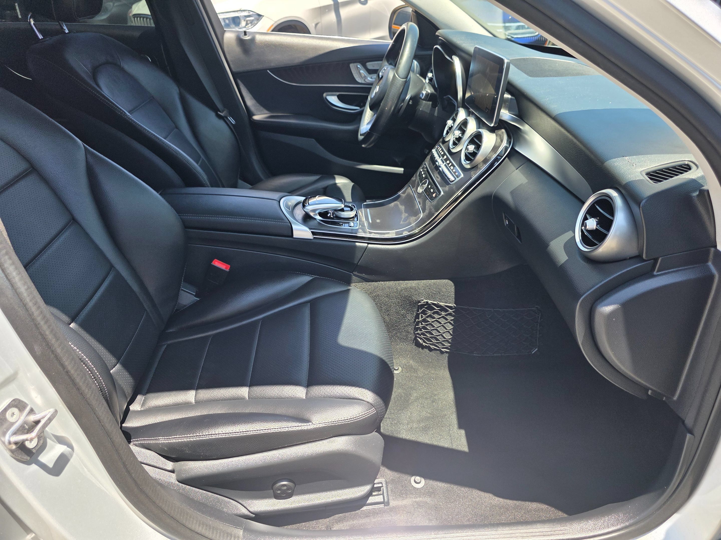 Used 2016 Mercedes-Benz C 350e Sedan w/ Multimedia Package image 9