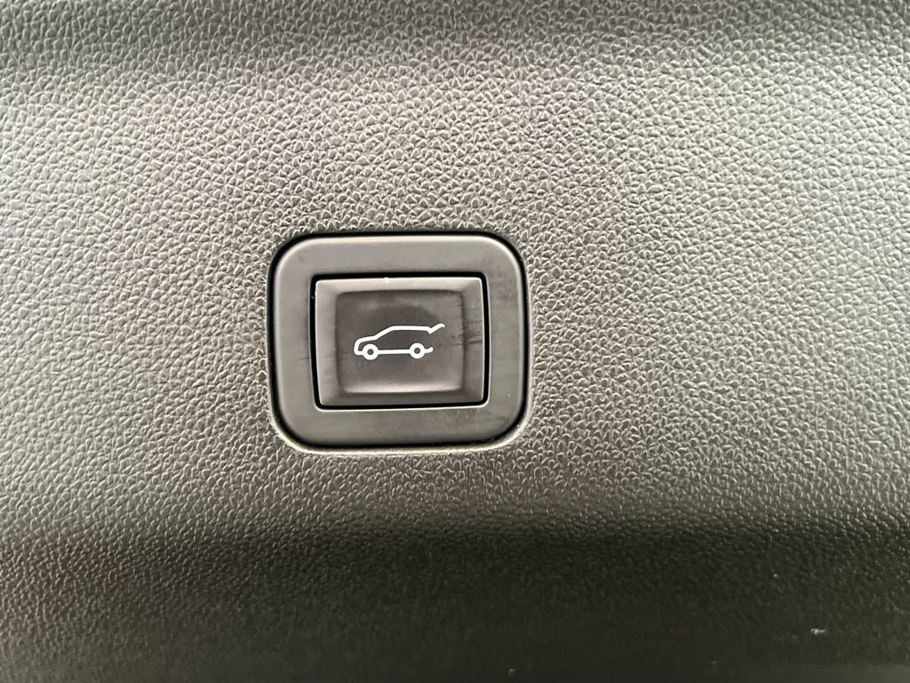 Used 2025 Chevrolet Suburban High Country AWD/4WD image 48