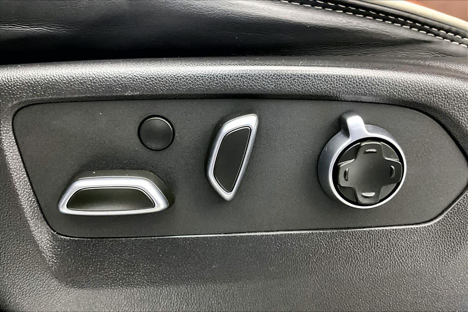 Certified 2024 GMC Sierra 3500 Denali Ultimate AWD/4WD image 32