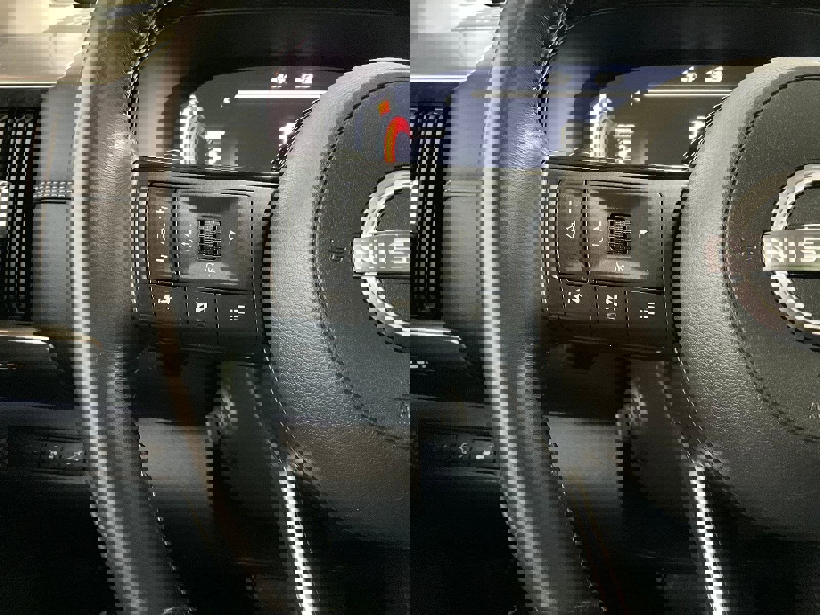 Used 2023 Nissan Pathfinder Platinum image 18