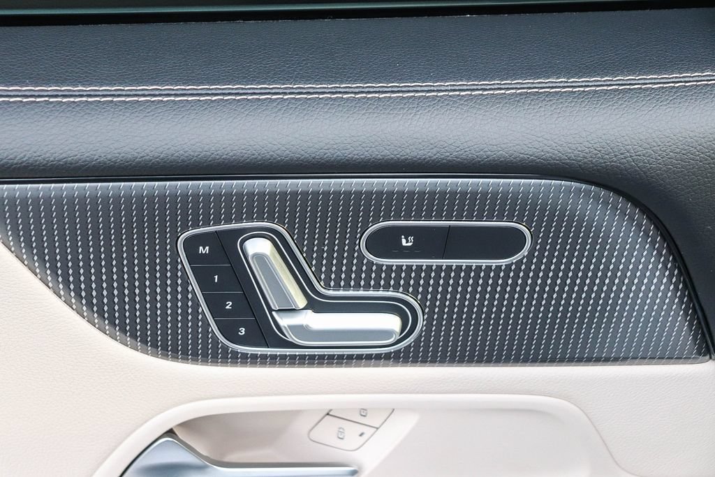 Used 2021 Mercedes-Benz GLB 250 image 25