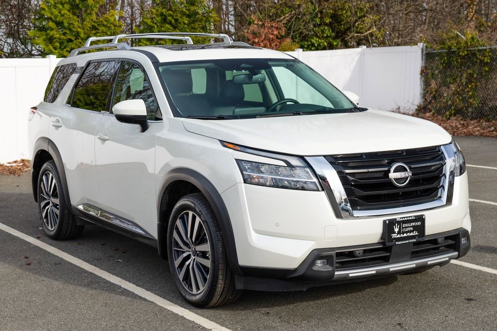 Used 2022 Nissan Pathfinder Platinum w/ Cargo Package image 9