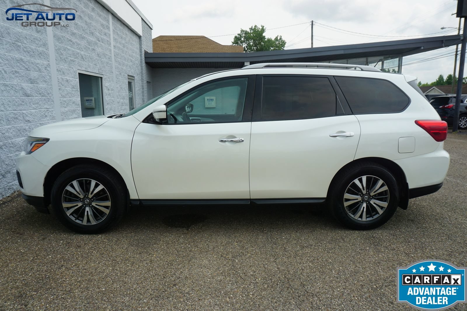 Used 2017 Nissan Pathfinder SL w/ Trailer Tow Package AWD/4WD image 13