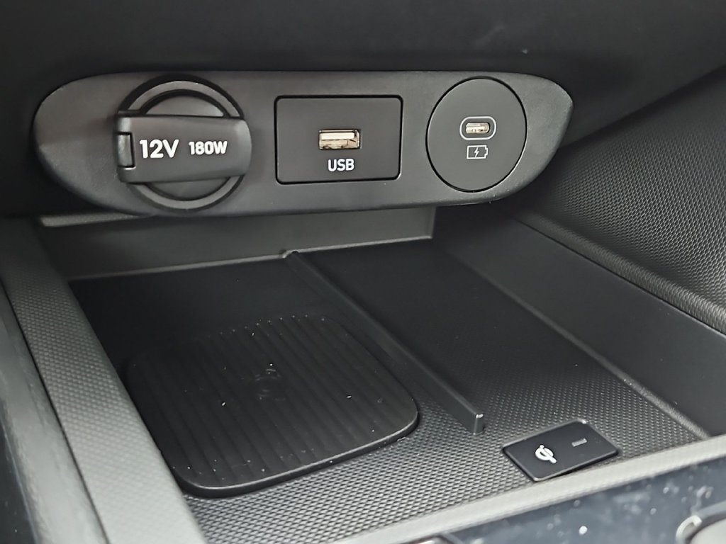 Used 2025 Hyundai Elantra SEL FWD image 33