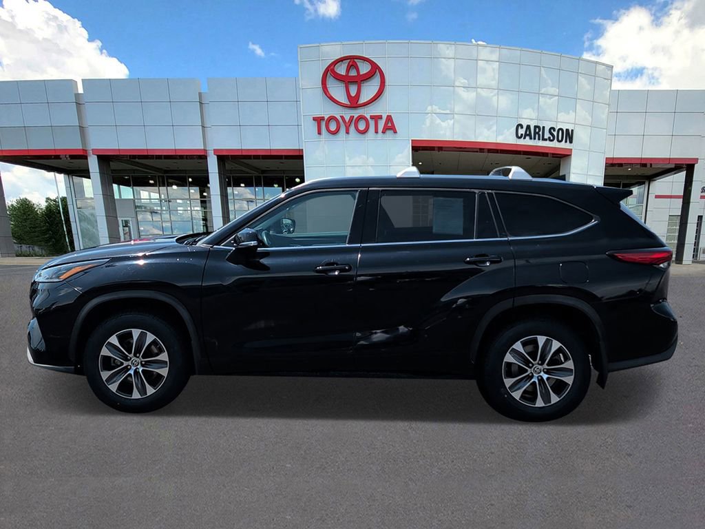 Used 2021 Toyota Highlander XLE AWD/4WD image 7