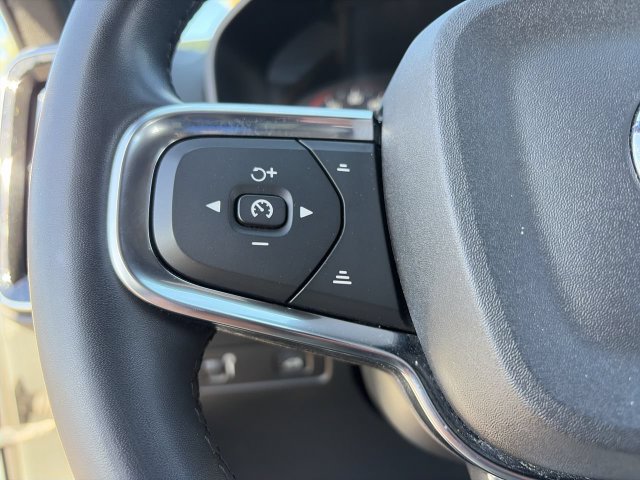 Used 2022 Volvo XC40 T5 R-Design w/ Advanced Package AWD/4WD image 22