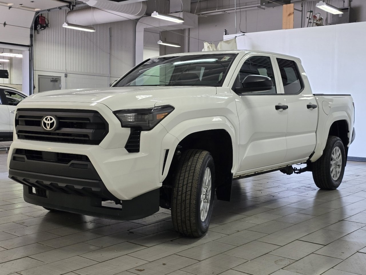 Certified 2024 Toyota Tacoma SR AWD/4WD image 9