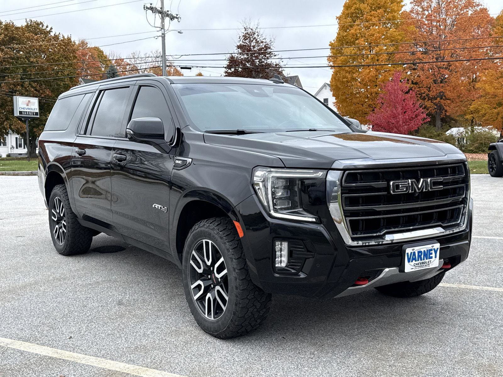 Used 2023 GMC Yukon XL AT4 w/ Technology Package image 3