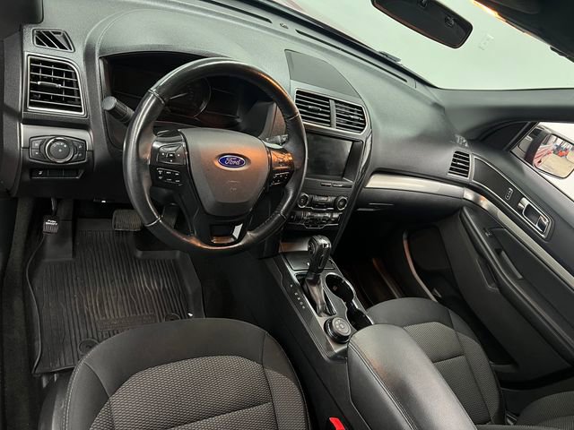 Used 2018 Ford Explorer XLT image 16