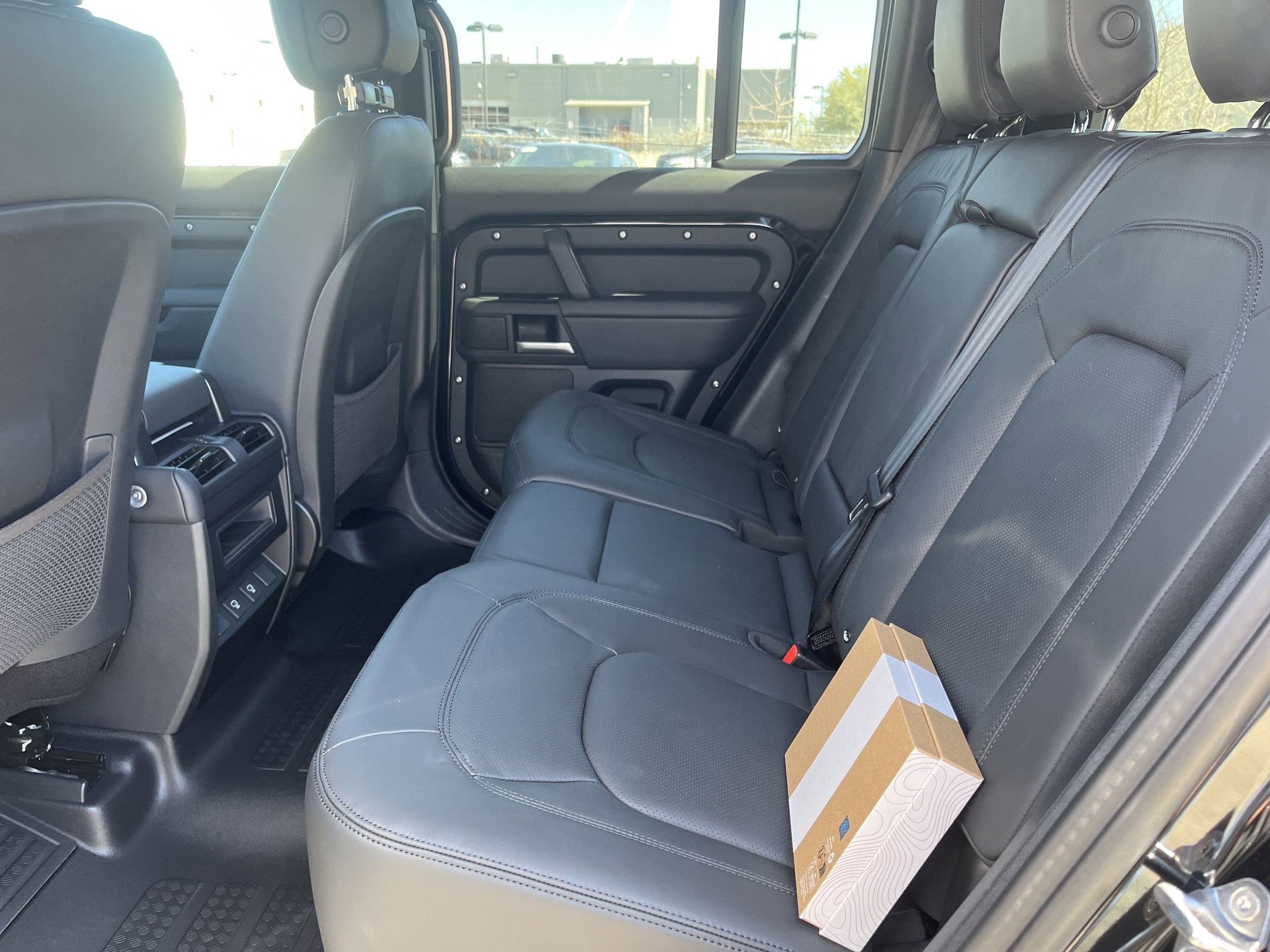 Used 2025 Land Rover Defender 110 X-Dynamic SE image 11