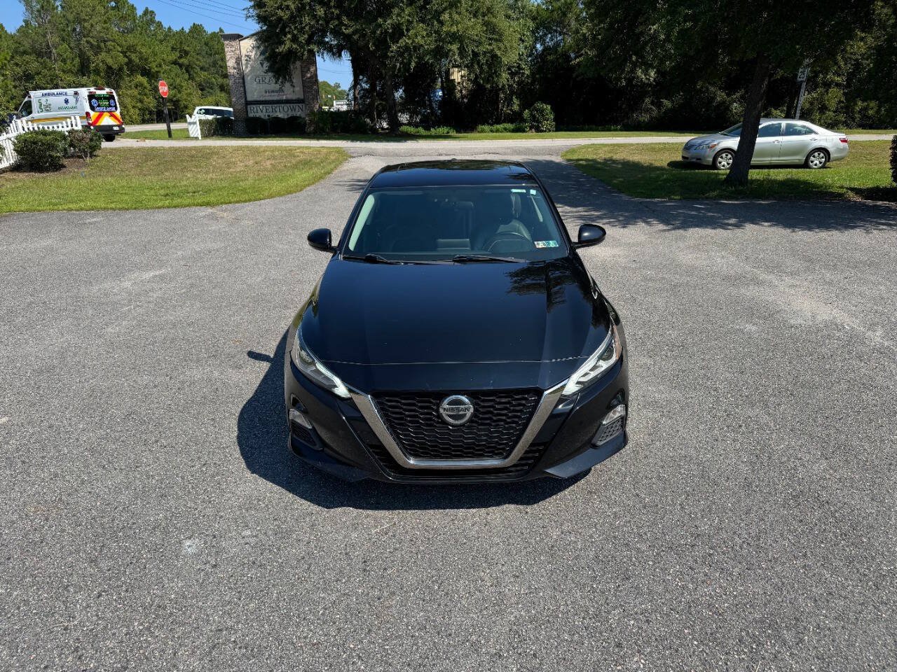 Used 2019 Nissan Altima 2.5 SR w/ SR Premium Package AWD/4WD image 2