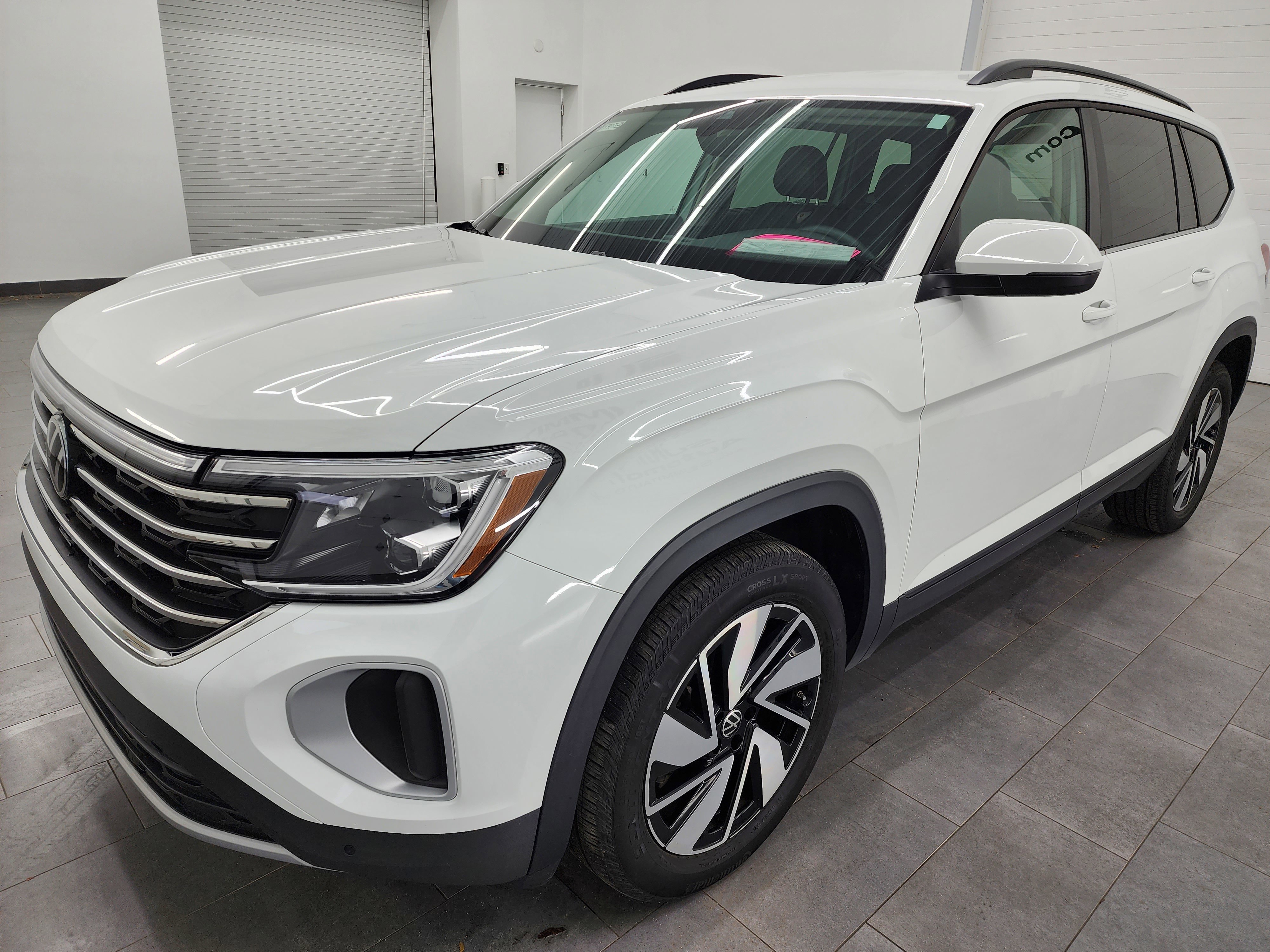 Used 2025 Volkswagen Atlas SE image 7