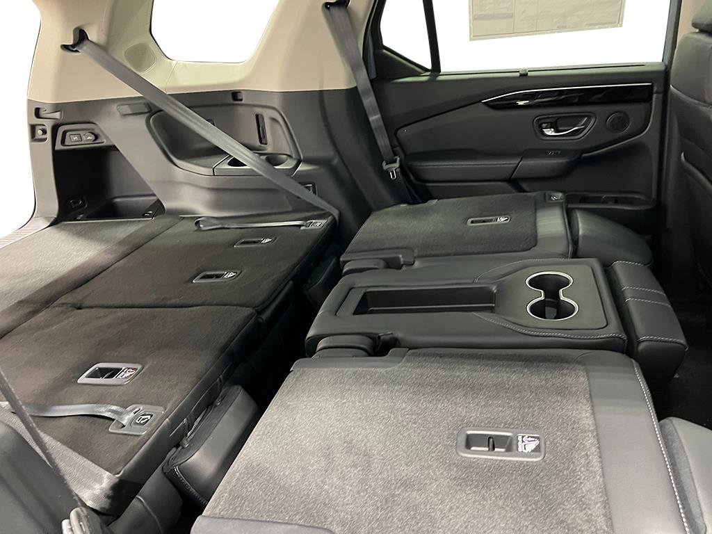New 2025 Honda Pilot Touring image 39