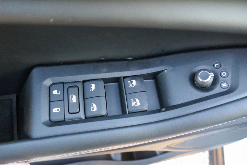 New 2025 Jeep Grand Cherokee Altitude image 15