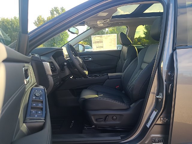 New 2026 Nissan Rogue Platinum AWD/4WD image 12