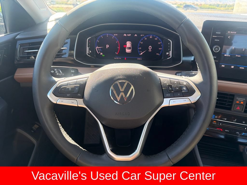 Used 2025 Volkswagen Jetta SEL FWD image 14