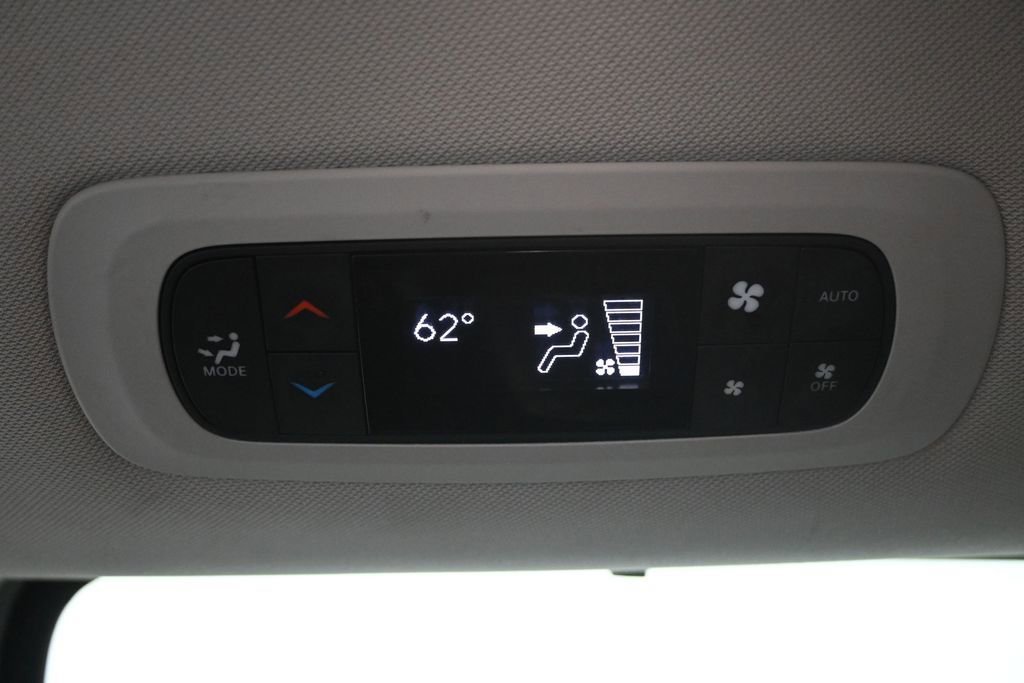 Used 2023 Chrysler Pacifica Touring-L FWD image 29