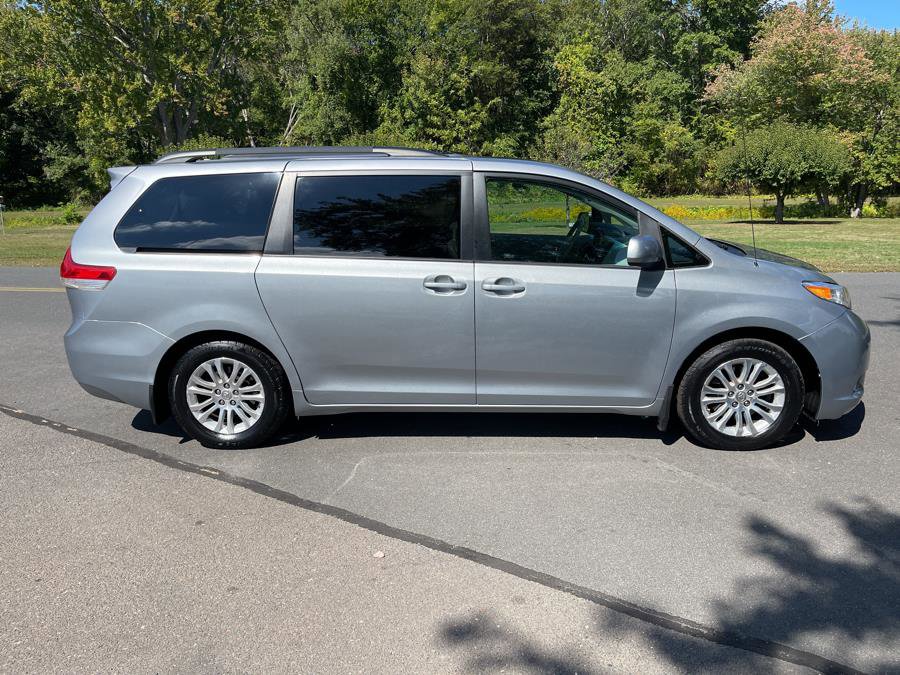 Used 2012 Toyota Sienna XLE w/ Entertainment Pkg FWD image 36