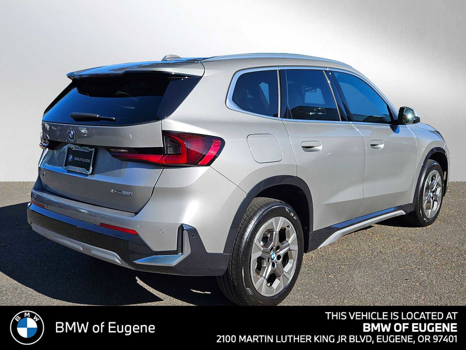 Used 2024 BMW X1 xDrive28i AWD/4WD image 3
