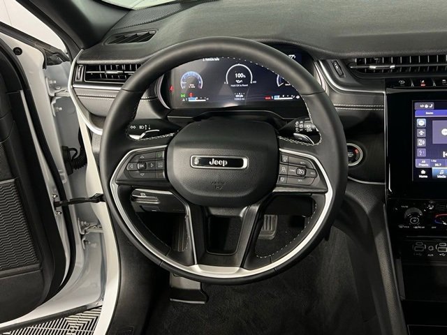 Used 2023 Jeep Grand Cherokee Altitude image 24